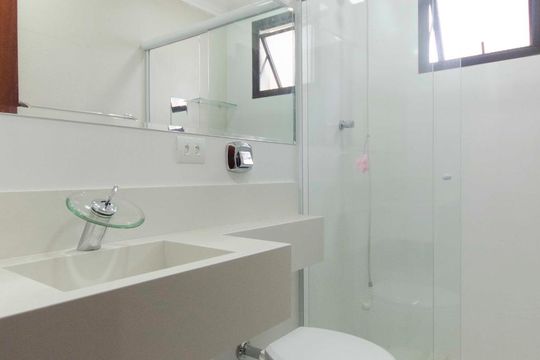 Banheiro de apartamento à venda com 2 quartos, 59m² em Vila Mazzei, São Paulo