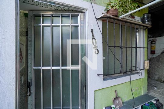 Entrada de casa de condomínio para alugar com 1 quarto, 16m² em Fátima, Niterói