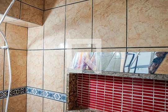 Banheiro de casa de condomínio para alugar com 1 quarto, 16m² em Fátima, Niterói