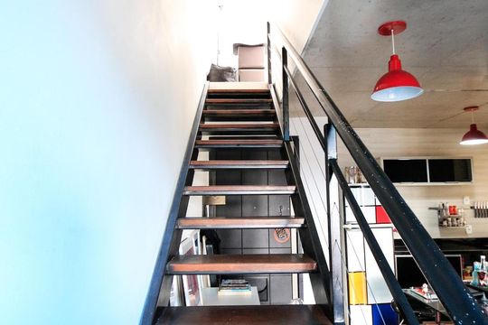 Escada para cobertura de apartamento à venda com 1 quarto, 140m² em Vila Suzana, São Paulo