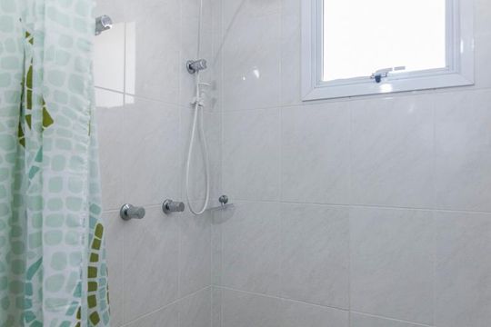 Banheiro de apartamento para alugar com 2 quartos, 65m² em Vila Alzira, Santo André