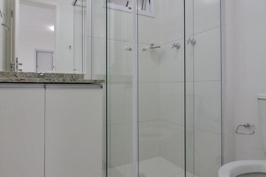 Banheiro de apartamento para alugar com 2 quartos, 68m² em Parque Reboucas, São Paulo