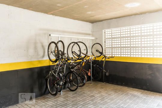 Bicicletário de apartamento para alugar com 2 quartos, 70m² em Vila Ipojuca, São Paulo