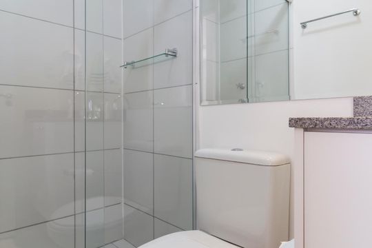 Banheiro de apartamento para alugar com 2 quartos, 70m² em Vila Ipojuca, São Paulo