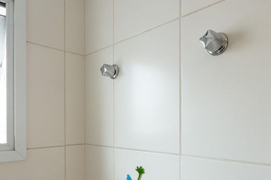 Banheiro da suíte 1 de apartamento para alugar com 3 quartos, 130m² em Vila Olímpia, São Paulo