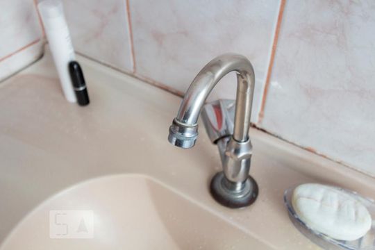 Banheiro social de casa à venda com 2 quartos, 500m² em Saúde, São Paulo