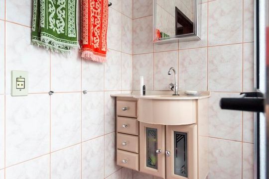 Banheiro social de casa à venda com 2 quartos, 500m² em Saúde, São Paulo
