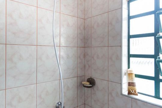 Banheiro social de casa à venda com 2 quartos, 500m² em Saúde, São Paulo