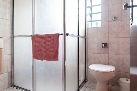 Banheiro social de casa à venda com 2 quartos, 500m² em Saúde, São Paulo