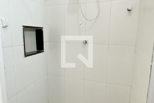 Banheiro de kitnet/studio à venda com 1 quarto, 31m² em Copacabana, Rio de Janeiro