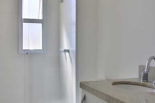 Banheiro Suite 1  de apartamento à venda com 2 quartos, 69m² em Empresarial 18 do Forte, Barueri