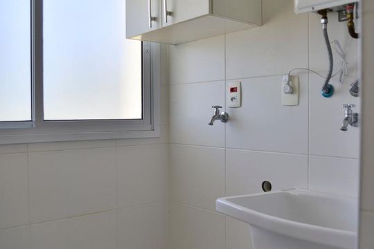 Quarto de serviço  de apartamento à venda com 2 quartos, 69m² em Empresarial 18 do Forte, Barueri