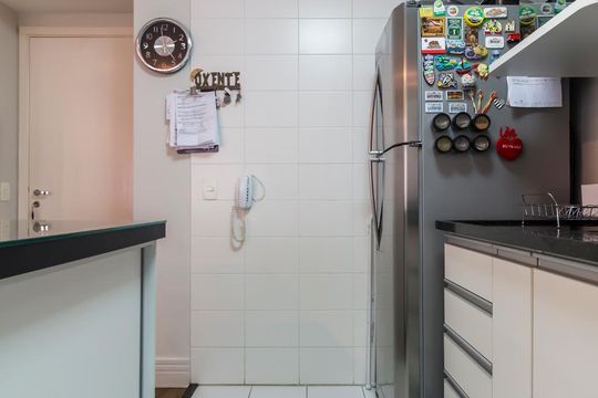 Cozinha de apartamento à venda com 2 quartos, 50m² em Vila Anglo Brasileira, São Paulo
