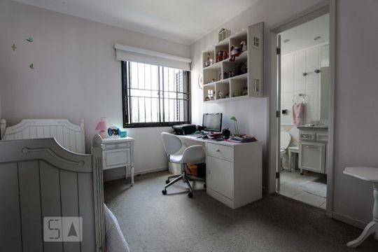 Suite  de apartamento à venda com 4 quartos, 200m² em Vila Andrade, São Paulo