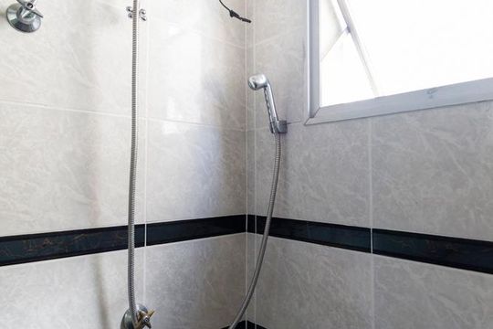 Banheiro social de apartamento à venda com 2 quartos, 64m² em Vila Campestre, São Paulo