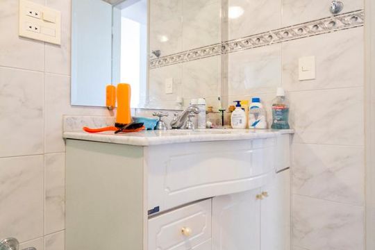 Banheiro social de apartamento para alugar com 2 quartos, 75m² em Saúde, São Paulo