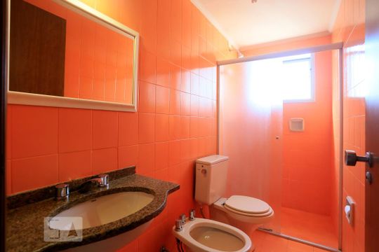 Banheiro de apartamento para alugar com 2 quartos, 67m² em Pinheiros, São Paulo