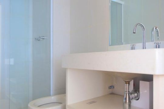Banheiro de apartamento à venda com 2 quartos, 60m² em Sumaré, São Paulo