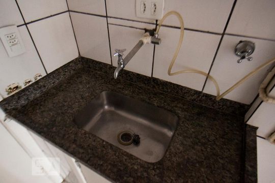 Pia de kitnet/studio para alugar com 1 quarto, 28m² em Consolação, São Paulo