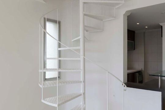 1o. Andar - Sala (Escadas) de apartamento à venda com 1 quarto, 65m² em Vila Mariana, São Paulo