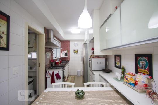 Cozinha de apartamento à venda com 4 quartos, 134m² em Santo Amaro, São Paulo