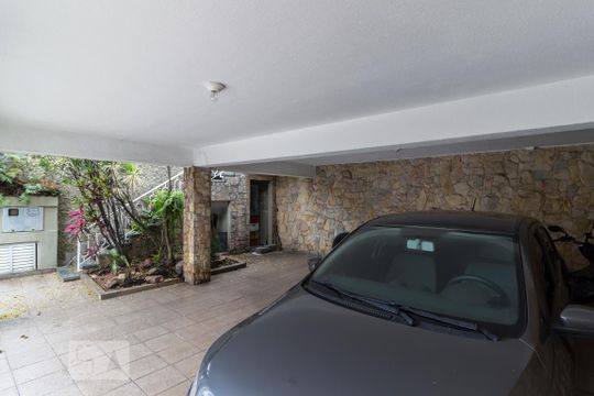Garagem de casa à venda com 4 quartos, 375m² em Bela Aliança, São Paulo
