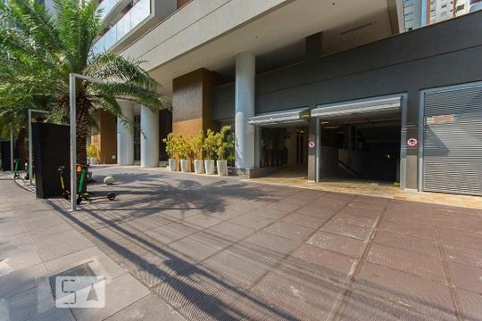 Fachada de apartamento para alugar com 1 quarto, 76m² em Vila Olímpia, São Paulo