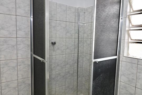 Banheiro de kitnet/studio à venda com 1 quarto, 32m² em República, São Paulo
