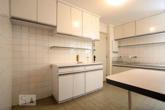 Cozinha de apartamento para alugar com 3 quartos, 148m² em Sumaré, São Paulo