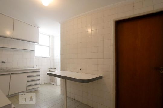 Cozinha de apartamento para alugar com 3 quartos, 148m² em Sumaré, São Paulo