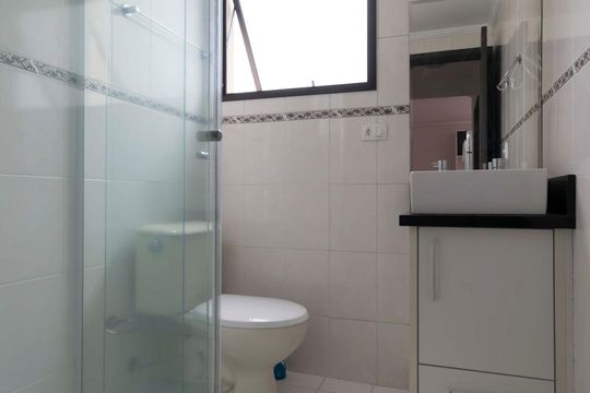 Banheiro de apartamento para alugar com 2 quartos, 62m² em Aclimação, São Paulo
