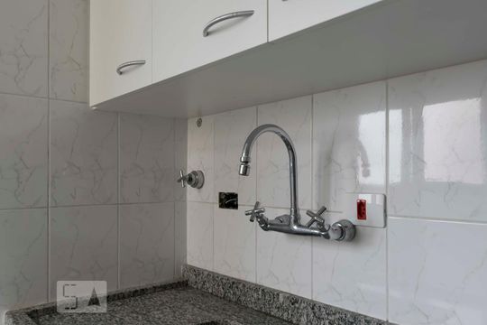Cozinha (Torneira) de apartamento para alugar com 2 quartos, 62m² em Aclimação, São Paulo