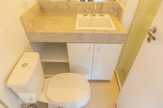 Banheiro social de apartamento à venda com 3 quartos, 78m² em Recreio dos Bandeirantes, Rio de Janeiro