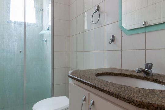 Banheiro de apartamento à venda com 2 quartos, 48m² em Vila Leopoldina, São Paulo