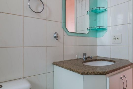 Banheiro de apartamento à venda com 2 quartos, 48m² em Vila Leopoldina, São Paulo