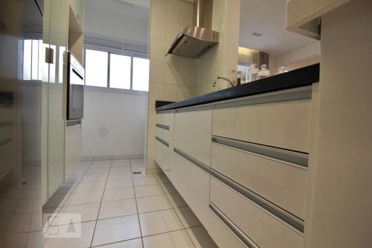 Cozinha de apartamento para alugar com 1 quarto, 51m² em Vila Andrade, São Paulo