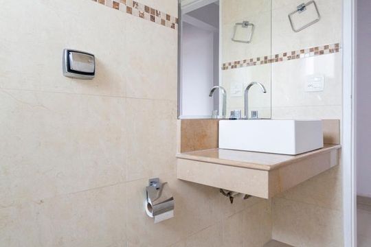Banheiro social de apartamento à venda com 2 quartos, 65m² em Vila Mascote, São Paulo