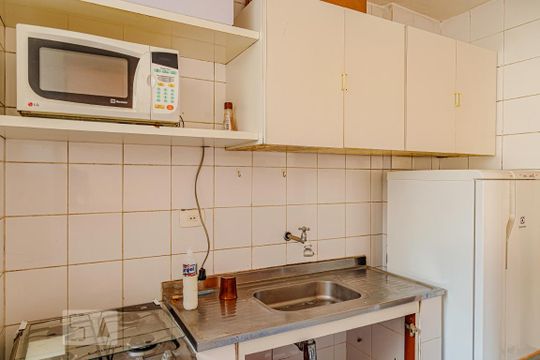 Cozinha de kitnet/studio à venda com 1 quarto, 42m² em Vila Buarque, São Paulo