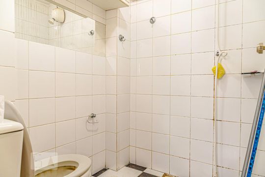 Banheiro de kitnet/studio à venda com 1 quarto, 42m² em Vila Buarque, São Paulo