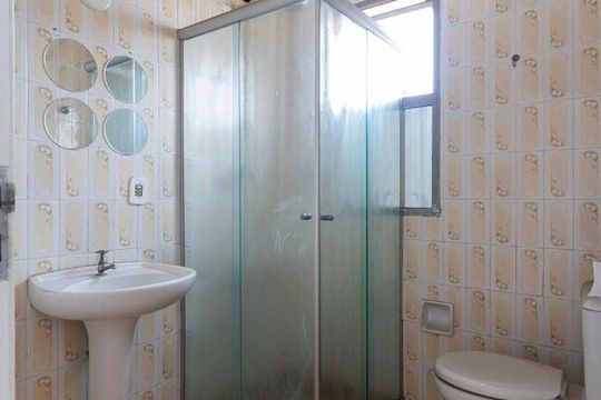 Banheiro social de apartamento para alugar com 2 quartos, 56m² em Vila Parque Jabaquara, São Paulo