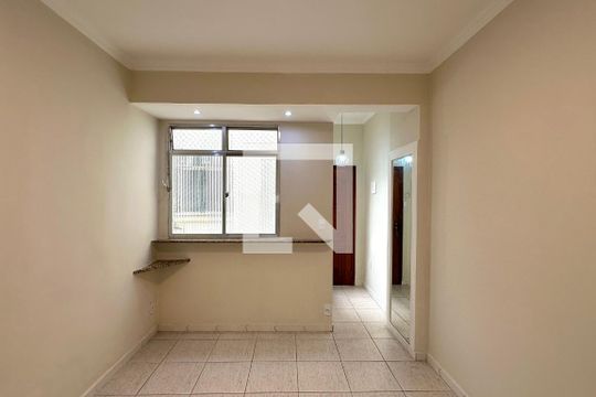 Sala de apartamento para alugar com 2 quartos, 80m² em Copacabana, Rio de Janeiro