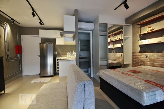 Detalhe quarto, sala e cozinha de kitnet/studio para alugar com 1 quarto, 36m² em Real Parque, São Paulo