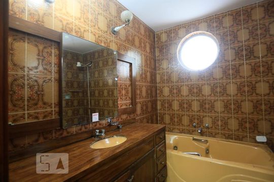 Banheiro Suite Armário de casa à venda com 5 quartos, 350m² em Alto de Pinheiros, São Paulo
