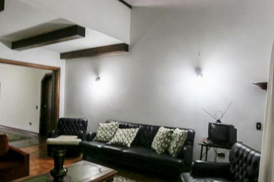 Sala de casa à venda com 5 quartos, 350m² em Alto de Pinheiros, São Paulo