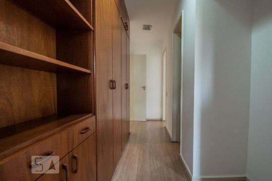 Corredor de apartamento à venda com 3 quartos, 100m² em Jardim das Acácias, São Paulo
