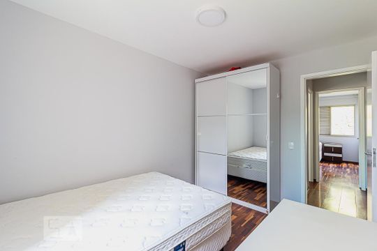 Segundo dormitório de apartamento para alugar com 2 quartos, 62m² em Vila Olímpia, São Paulo