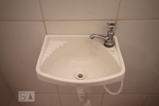 Banheiro de kitnet/studio para alugar com 1 quarto, 40m² em Santa Efigênia , São Paulo
