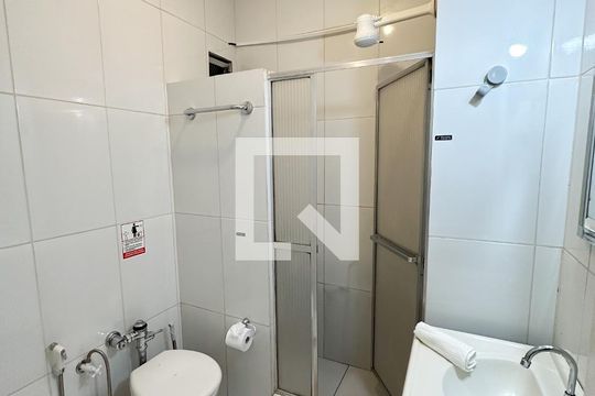 Banheiro de apartamento para alugar com 1 quarto, 50m² em Copacabana, Rio de Janeiro