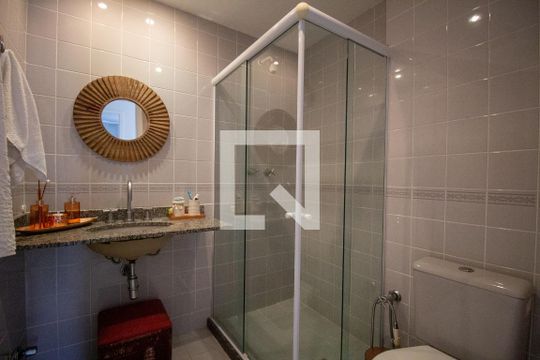 Banheiro Social 1 de apartamento para alugar com 3 quartos, 160m² em Barra da Tijuca, Rio de Janeiro