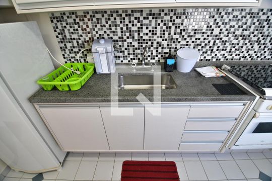 Cozinha de apartamento à venda com 1 quarto, 74m² em Cambuí, Campinas